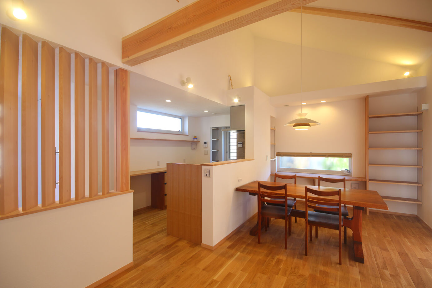 トトモニ　一級建築士事務所 【平屋スタイル/3000万円台/26坪】お互いの存在を生活の中で感じられる。心も身体も温かくなる「終の棲家」の建築実例画像3