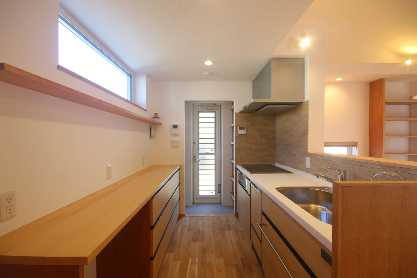 トトモニ　一級建築士事務所 【平屋スタイル/3000万円台/26坪】お互いの存在を生活の中で感じられる。心も身体も温かくなる「終の棲家」の建築実例画像4