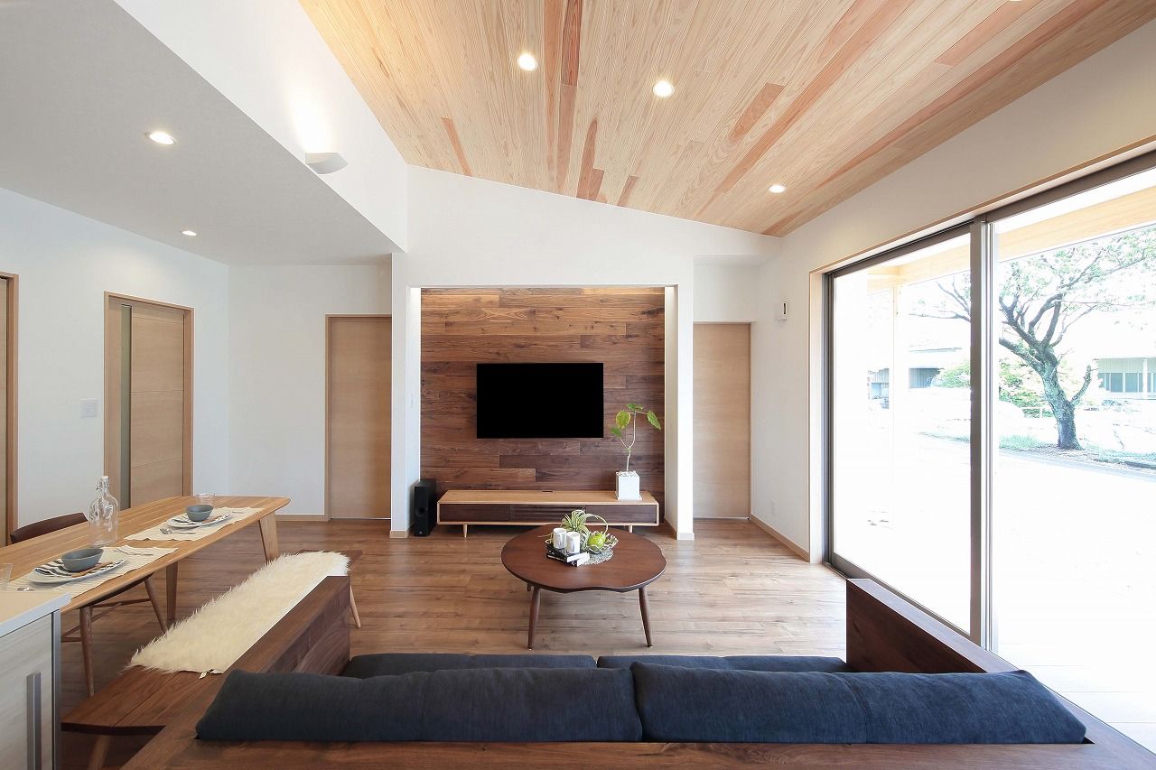 平屋専門店　平屋工房 【本体価格2000万円／32.5坪／平屋】室内の木のぬくもり、外の自然の緑に癒される平屋の建築実例画像2