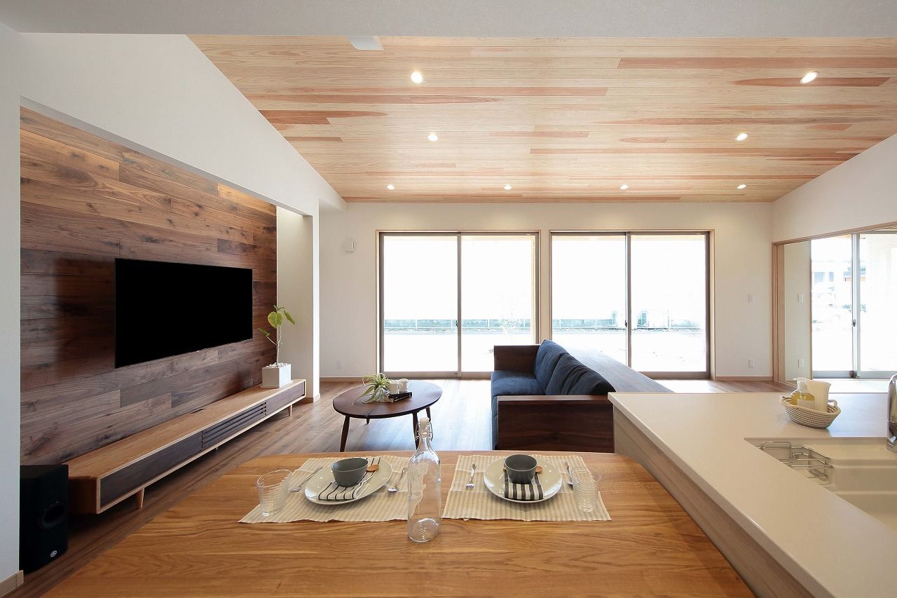 平屋専門店　平屋工房 【本体価格2000万円／32.5坪／平屋】室内の木のぬくもり、外の自然の緑に癒される平屋の建築実例画像3