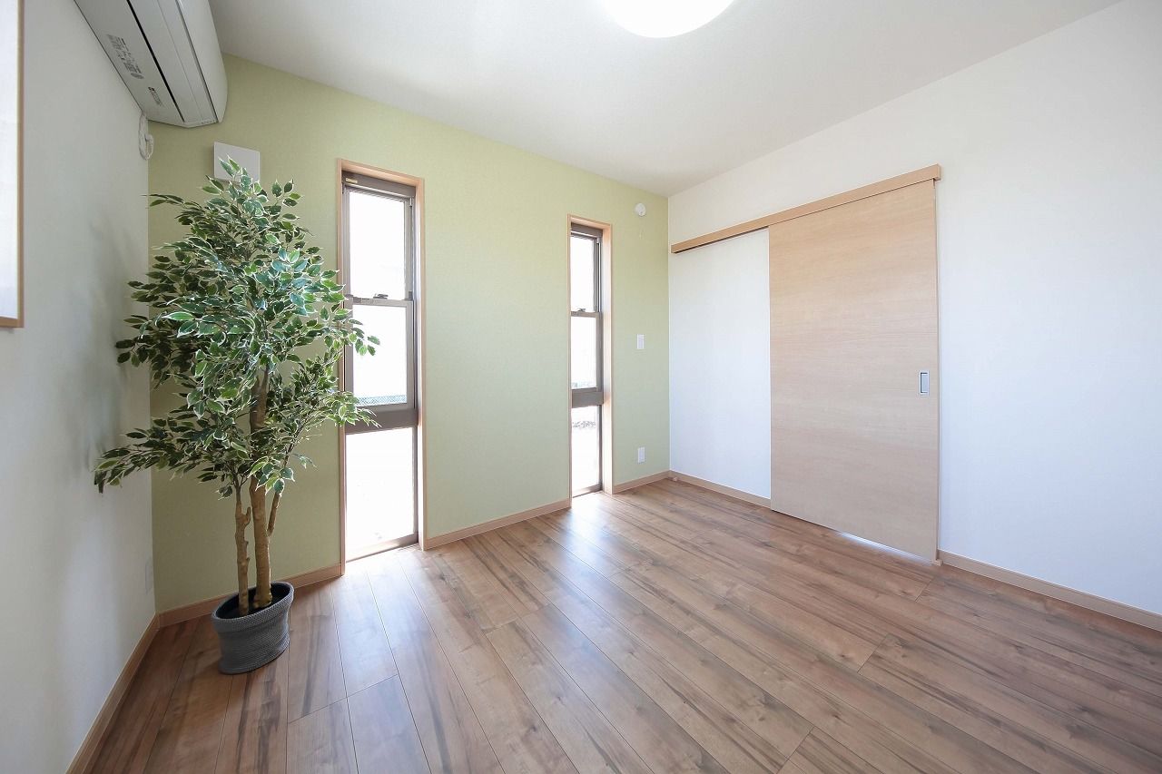 平屋専門店　平屋工房 【本体価格2000万円／32.5坪／平屋】室内の木のぬくもり、外の自然の緑に癒される平屋の建築実例画像9