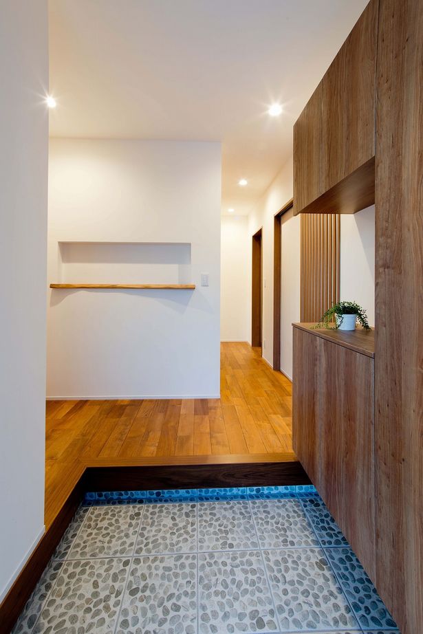 平屋専門店　平屋工房 【本体価格2350万円／約34坪／平屋】シックな外観に明るい室内。対照的なコントラストが印象的な平屋の建築実例画像7