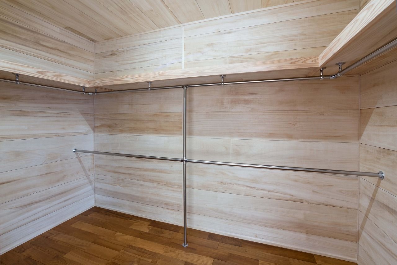 平屋専門店　平屋工房 【本体価格2350万円／約34坪／平屋】シックな外観に明るい室内。対照的なコントラストが印象的な平屋の建築実例画像9