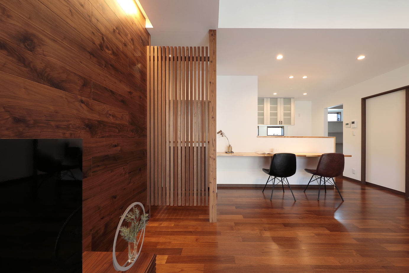 平屋専門店　平屋工房 【31.4坪/平屋】直線が描く美しくスタイリッシュな、光と風を採りこむ中庭がある平屋の建築実例画像5