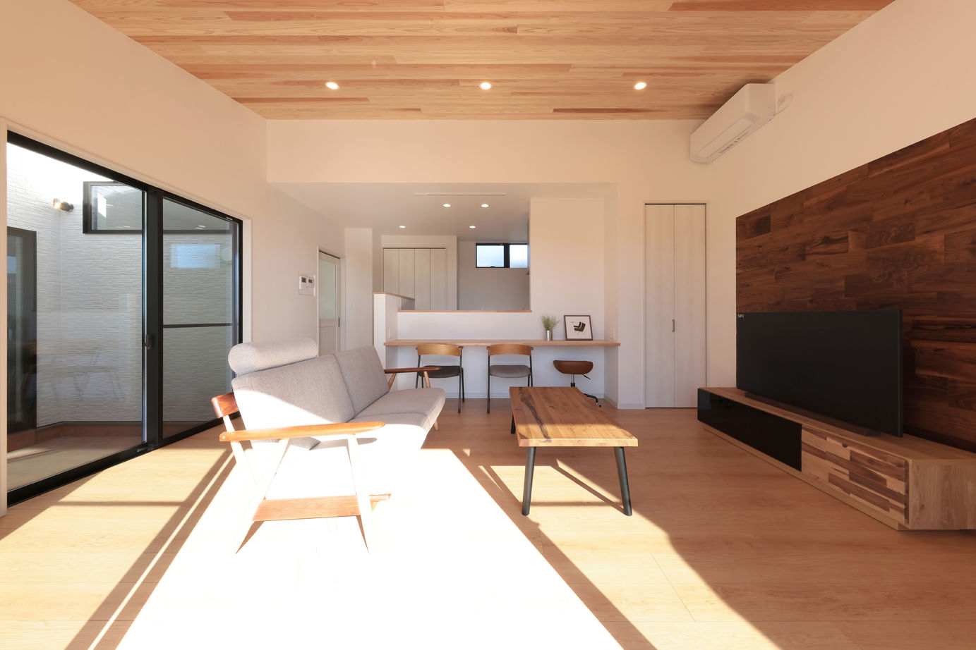 平屋専門店　平屋工房 【本体価格2200万円/29.5坪/平屋/中庭】ライトコートのある平屋の建築実例画像2