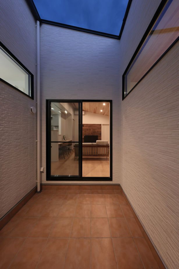 平屋専門店　平屋工房 【本体価格2200万円/29.5坪/平屋/中庭】ライトコートのある平屋の建築実例画像10