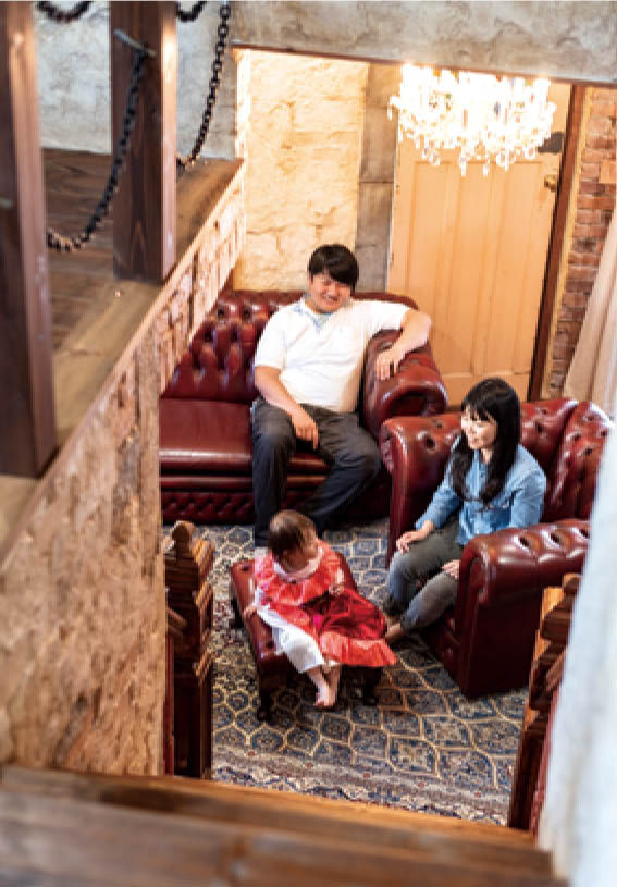 Inoue・Giken 井上技建 聖堂をモチーフにした2つの塔　100年前の外国製扉がなじむ家の建築実例画像8