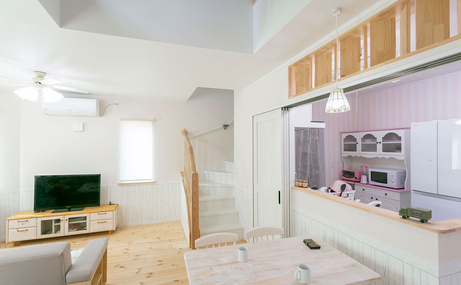 Inoue・Giken 井上技建 【妖精のすみか】家の中に吊り橋！小さい頃の夢を、自然素材とモルタル、職人の手仕事で実現！の建築実例画像6