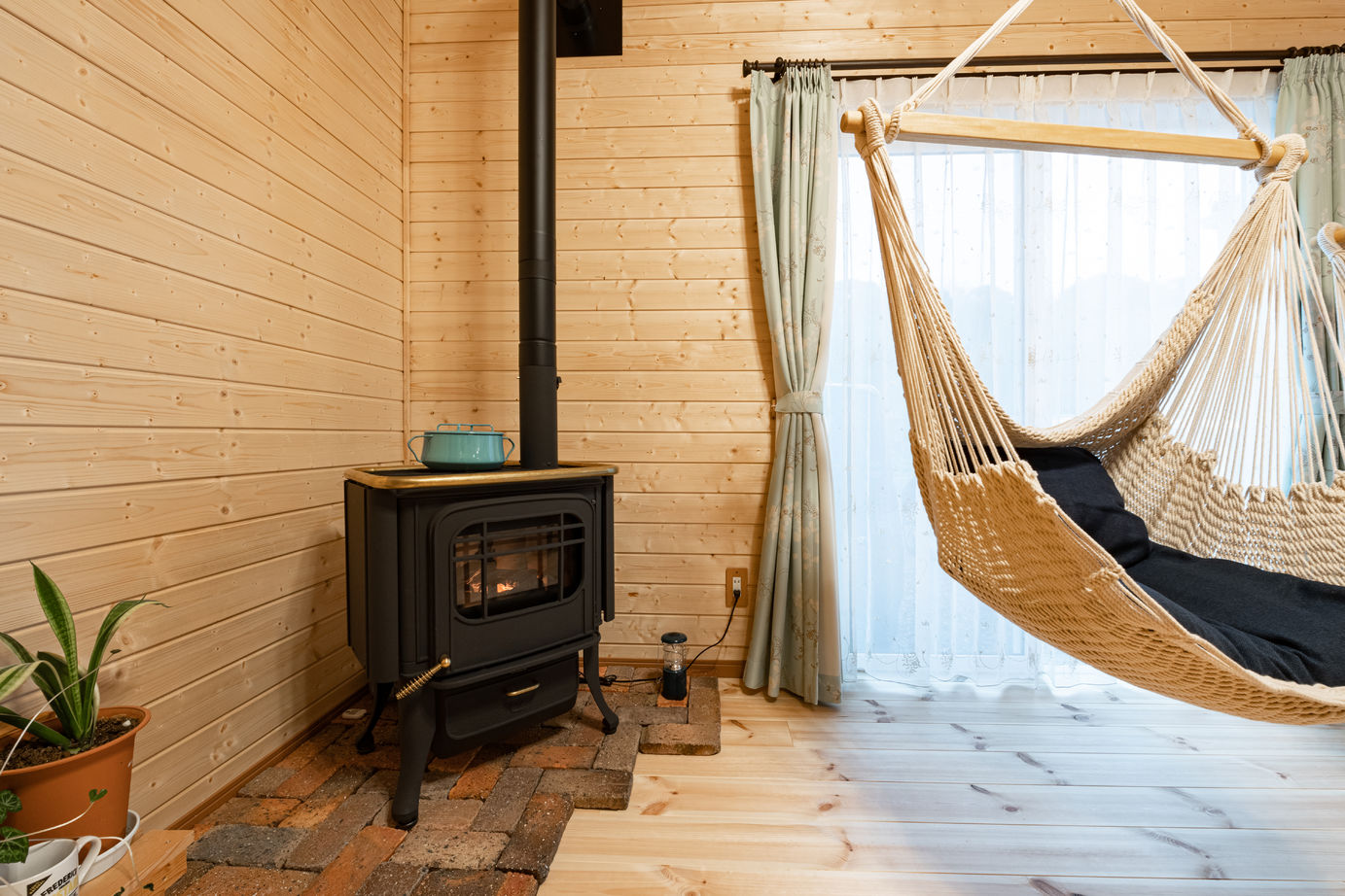 Inoue・Giken 井上技建 【田舎風塗り壁×平屋】木の家で子育てしたい！木に包まれた明るい4LDK。ハンモックゆ～らゆら♪間取図掲載の建築実例画像2