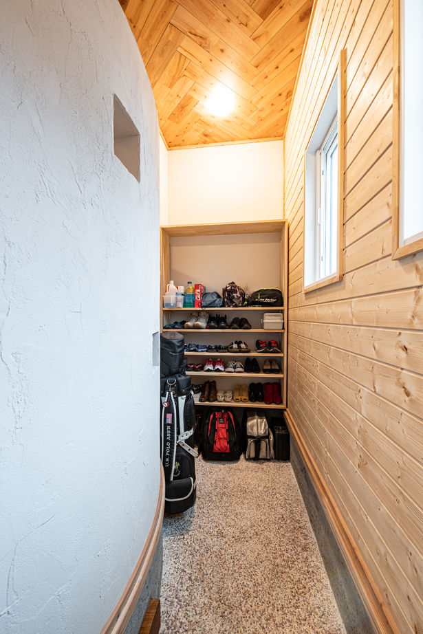 Inoue・Giken 井上技建 【田舎風塗り壁×平屋】木の家で子育てしたい！木に包まれた明るい4LDK。ハンモックゆ～らゆら♪間取図掲載の建築実例画像5