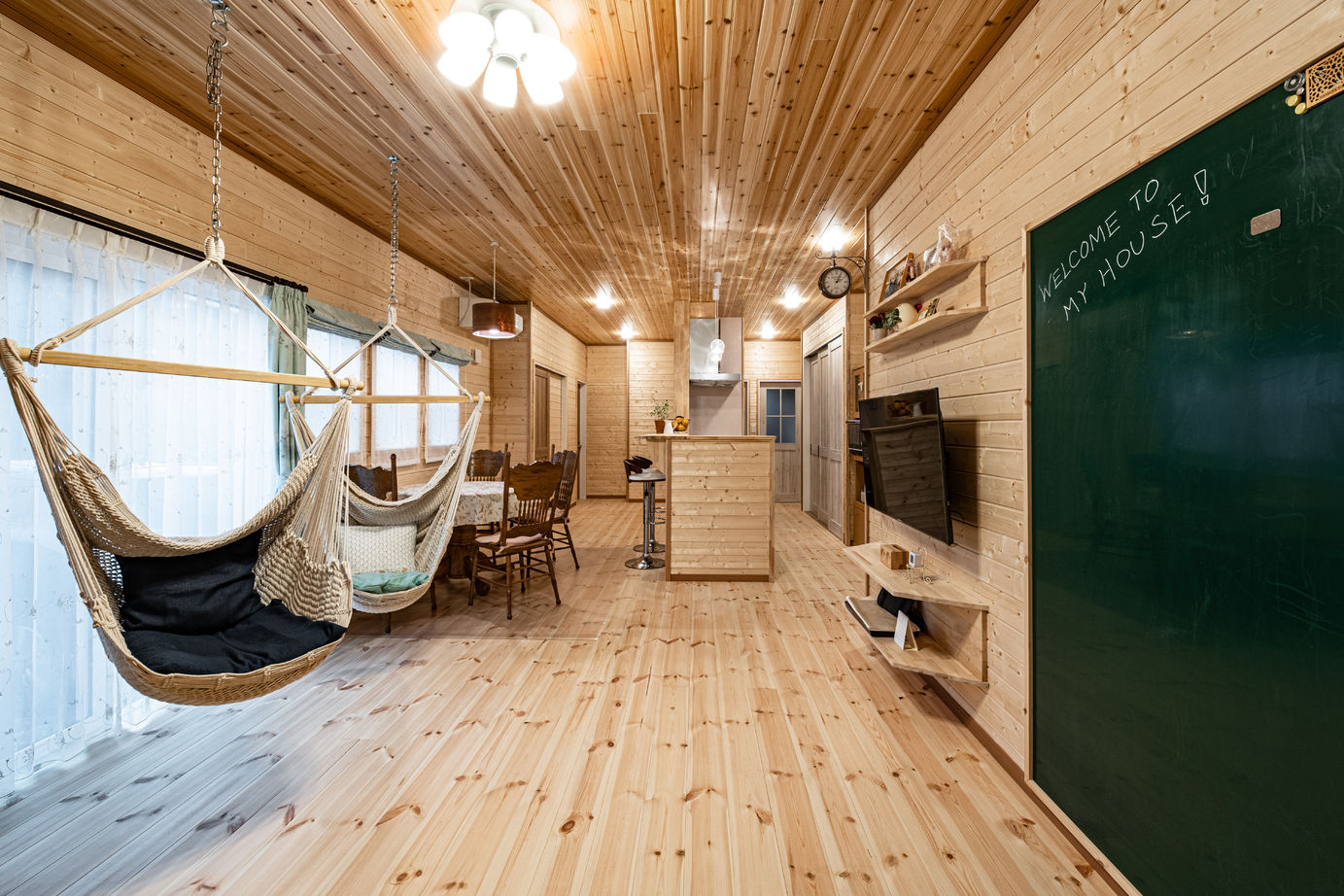 Inoue・Giken 井上技建 【田舎風塗り壁×平屋】木の家で子育てしたい！木に包まれた明るい4LDK。ハンモックゆ～らゆら♪間取図掲載の建築実例画像6