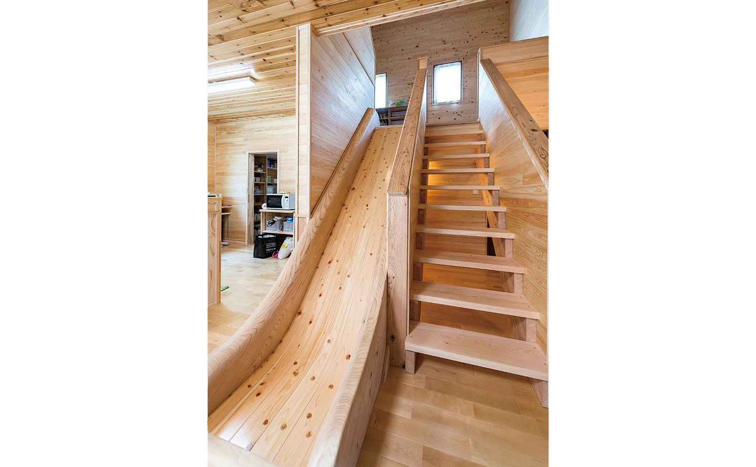 Inoue・Giken 井上技建 【家の真ん中にすべり台、子ども部屋にうんてい、防音音楽室】 5人の子どもがいっぱい遊べる【間取図掲載】の建築実例画像2