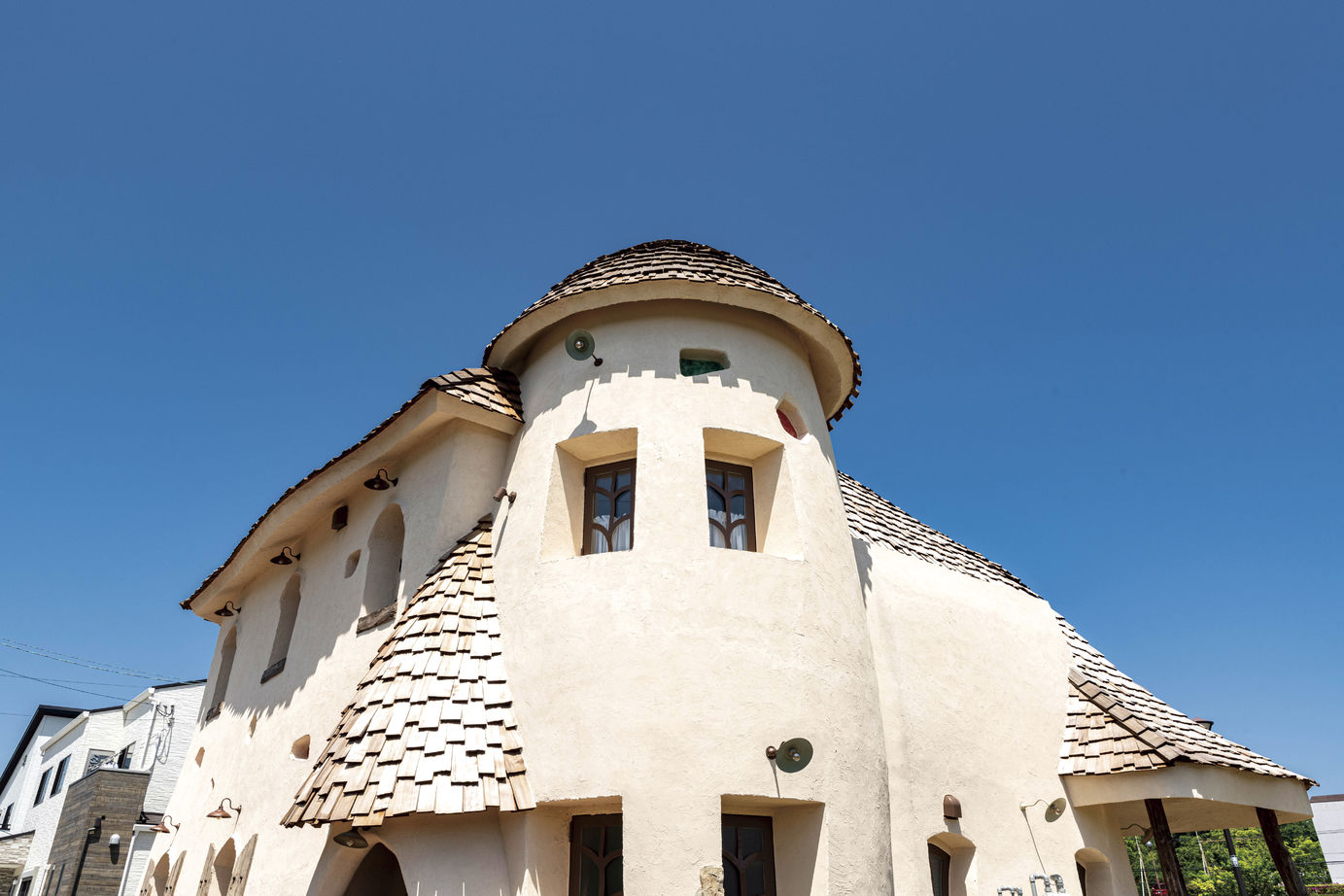 Inoue・Giken 井上技建 まるでお菓子の家!?「普通じゃない」は面白い！遊び心満載の社長、職人と建てた、曲線外観のお家の建築実例画像4