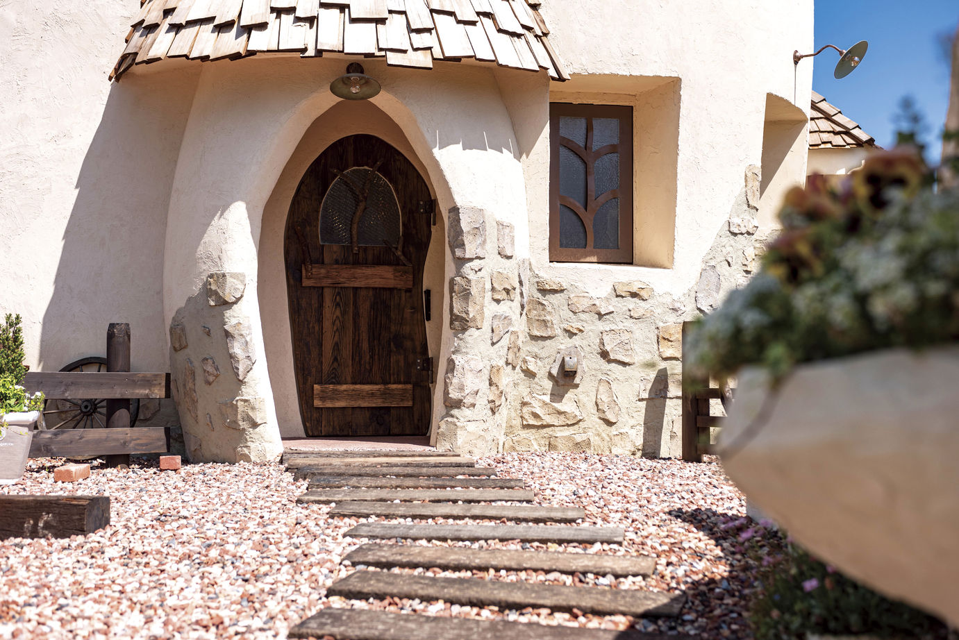 Inoue・Giken 井上技建 まるでお菓子の家!?「普通じゃない」は面白い！遊び心満載の社長、職人と建てた、曲線外観のお家の建築実例画像5