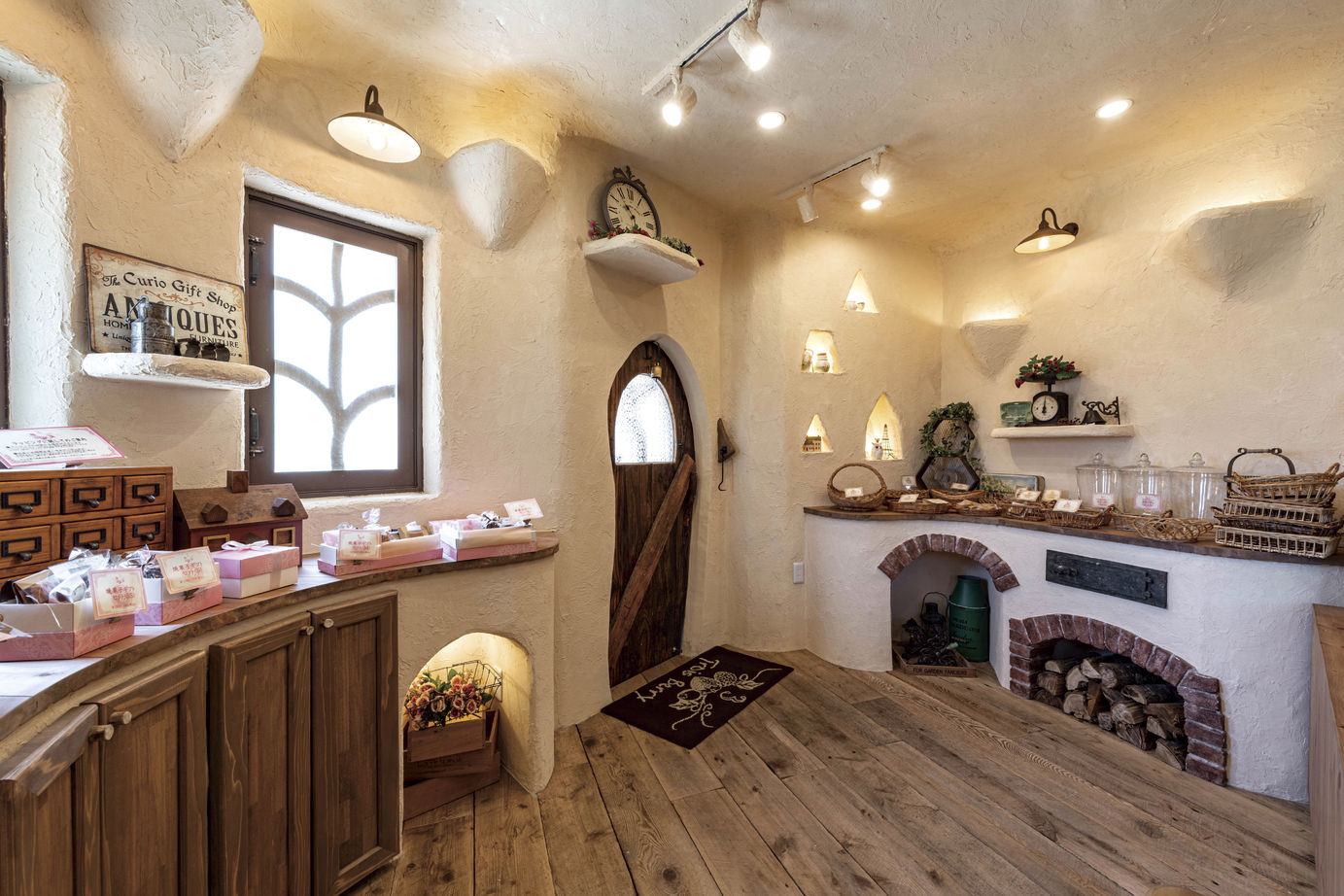 Inoue・Giken 井上技建 まるでお菓子の家!?「普通じゃない」は面白い！遊び心満載の社長、職人と建てた、曲線外観のお家の建築実例画像7