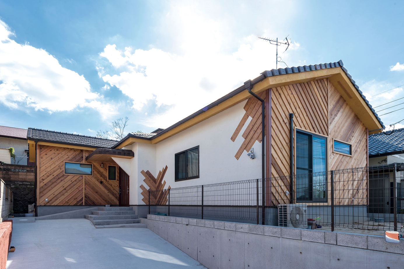 Inoue・Giken 井上技建 【天然素材/1000万～1999万円】迷ったら「社長にお任せ！」。職人たちと素材を活かす家づくりの建築実例画像2