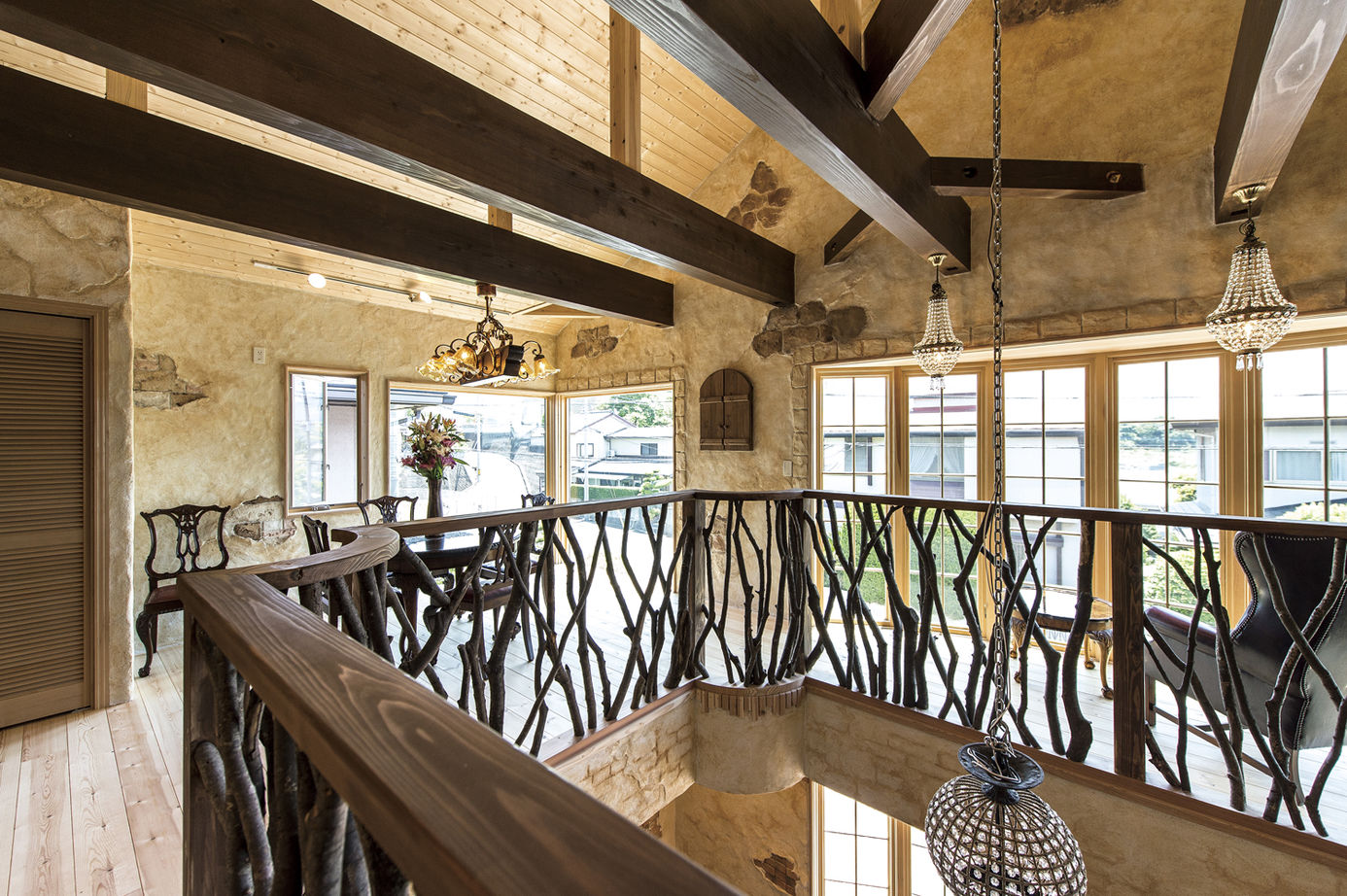 Inoue・Giken 井上技建 まるで海外の古屋敷？職人技で自然素材から生み出す独創的なアンティークの世界観の建築実例画像4