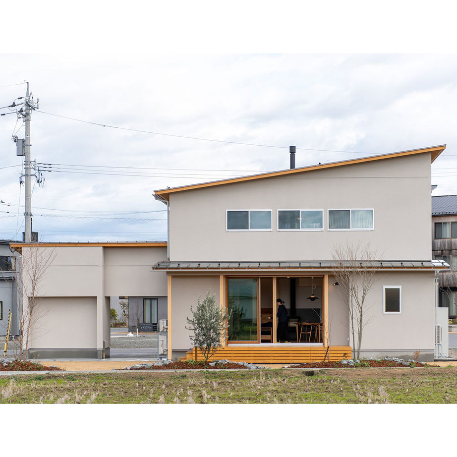 梶谷建設 アウトドア好き家族の、大きな窓から自然を取りこむ家。【ビルトインガレージ】【ウッドデッキ】の建築実例画像2