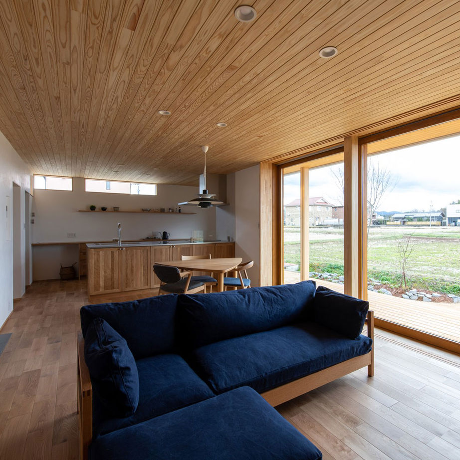 梶谷建設 アウトドア好き家族の、大きな窓から自然を取りこむ家。【ビルトインガレージ】【ウッドデッキ】の建築実例画像3