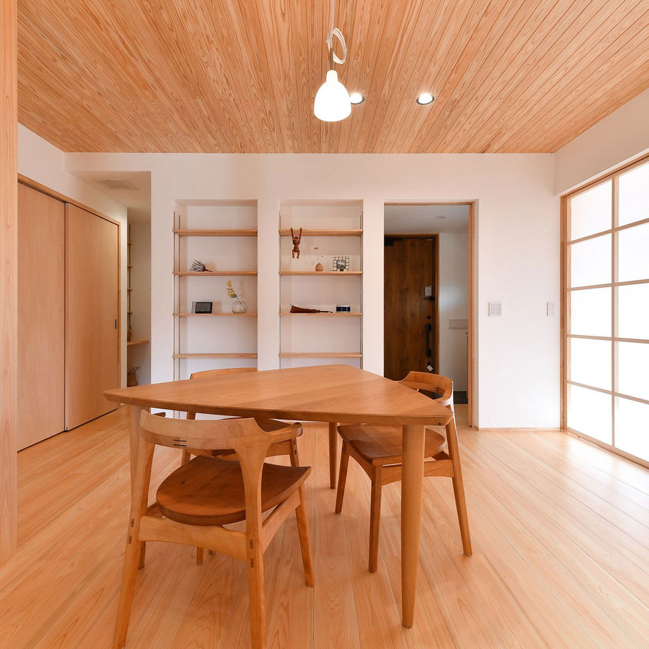 梶谷建設 ていねいな暮らしを紡ぐ家【独立キッチン】【書斎コーナー】【懸垂バー付トレーニングできるサンルーム】の建築実例画像2