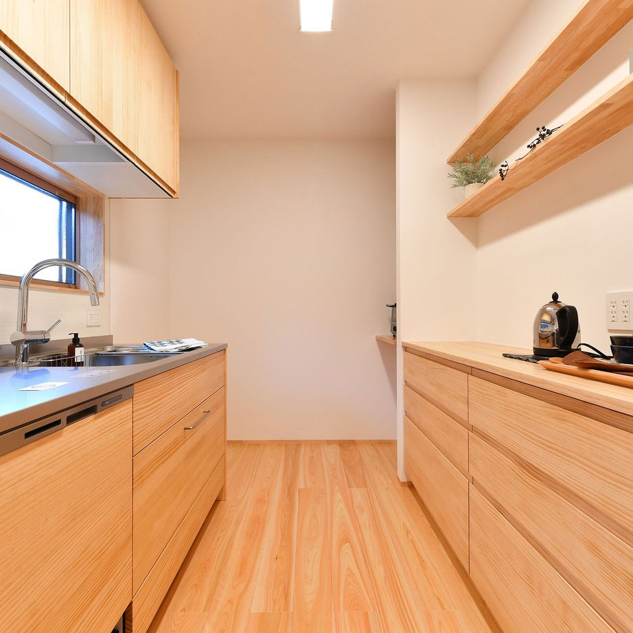 梶谷建設 ていねいな暮らしを紡ぐ家【独立キッチン】【書斎コーナー】【懸垂バー付トレーニングできるサンルーム】の建築実例画像4