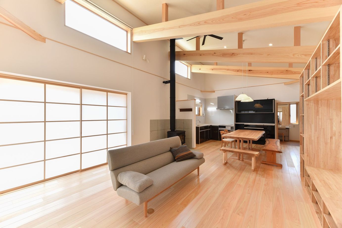 梶谷建設 【平屋/薪ストーブ/バリアフリー】シニアご夫妻のための伸びやかな平屋の住まいの建築実例画像5