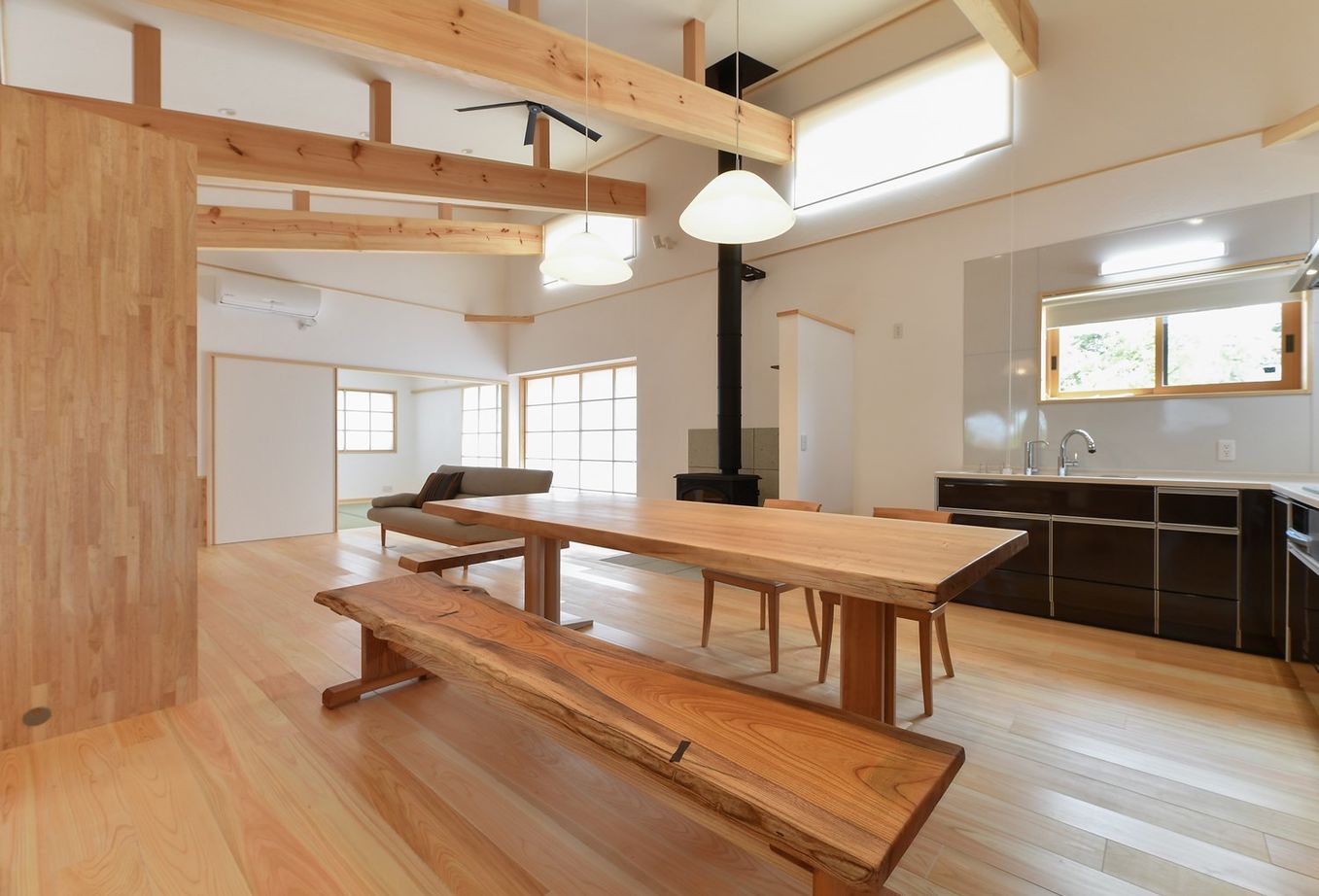 梶谷建設 【平屋/薪ストーブ/バリアフリー】シニアご夫妻のための伸びやかな平屋の住まいの建築実例画像6