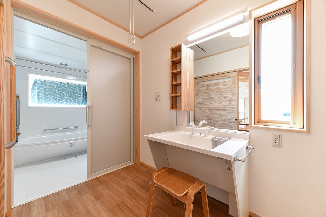 梶谷建設 【平屋/薪ストーブ/バリアフリー】シニアご夫妻のための伸びやかな平屋の住まいの建築実例画像10