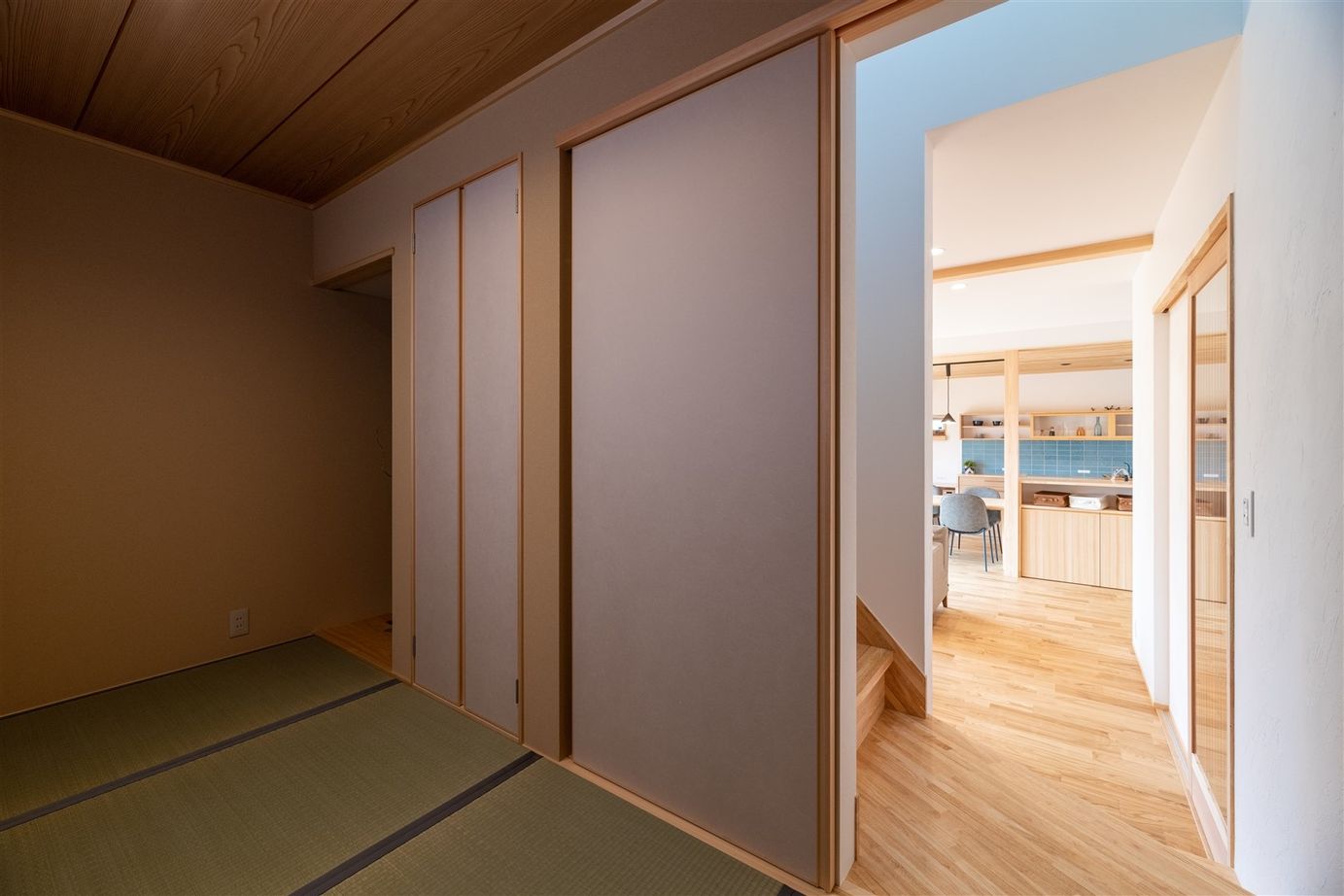 梶谷建設 軽やかに和のしつらえを取り入れた家【ファミリークローク】【籠り感のある和室】【格子のある外観】の建築実例画像4