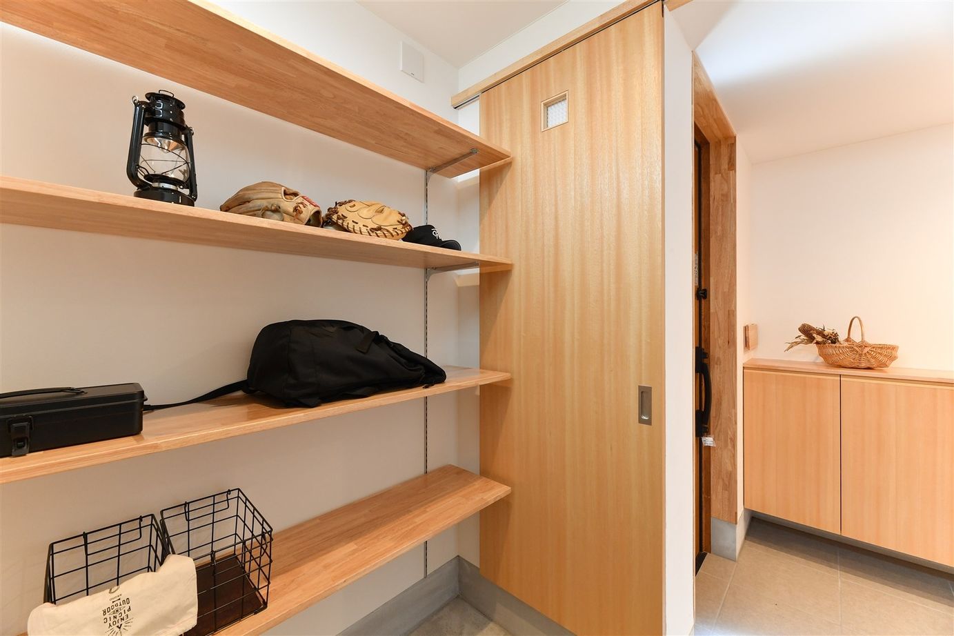 梶谷建設 軽やかに和のしつらえを取り入れた家【ファミリークローク】【籠り感のある和室】【格子のある外観】の建築実例画像7