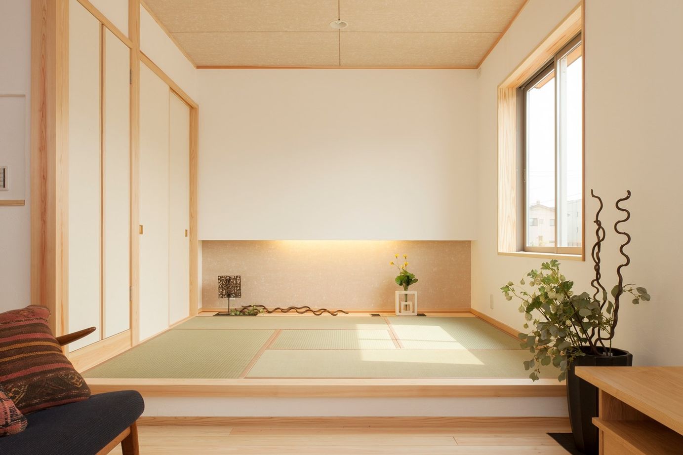 梶谷建設 土地の形状に合わせた高窓からの緑が美しい住まい【吹き抜け】【小上がり和室】【自然素材】の建築実例画像5