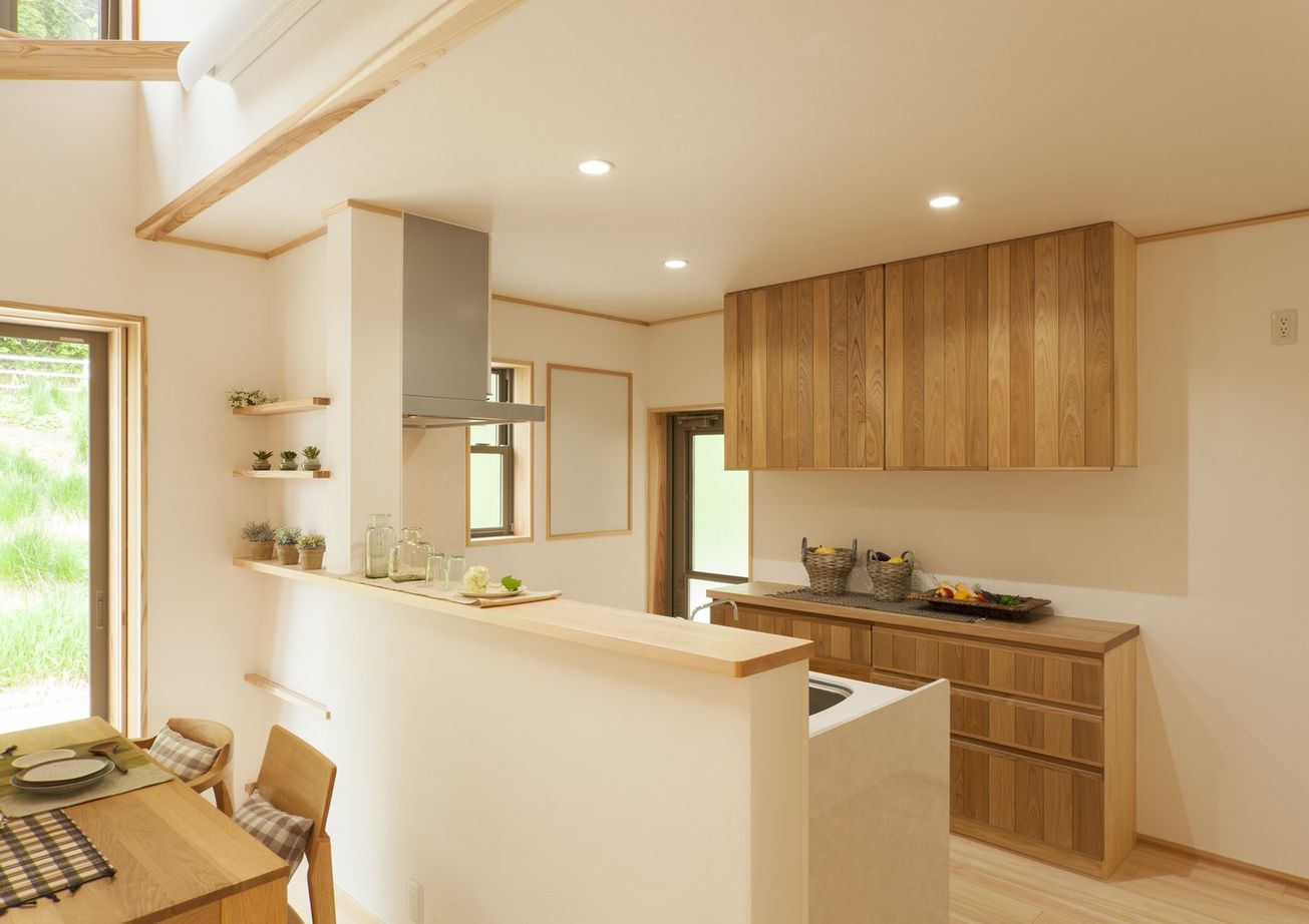 梶谷建設 土地の形状に合わせた高窓からの緑が美しい住まい【吹き抜け】【小上がり和室】【自然素材】の建築実例画像6