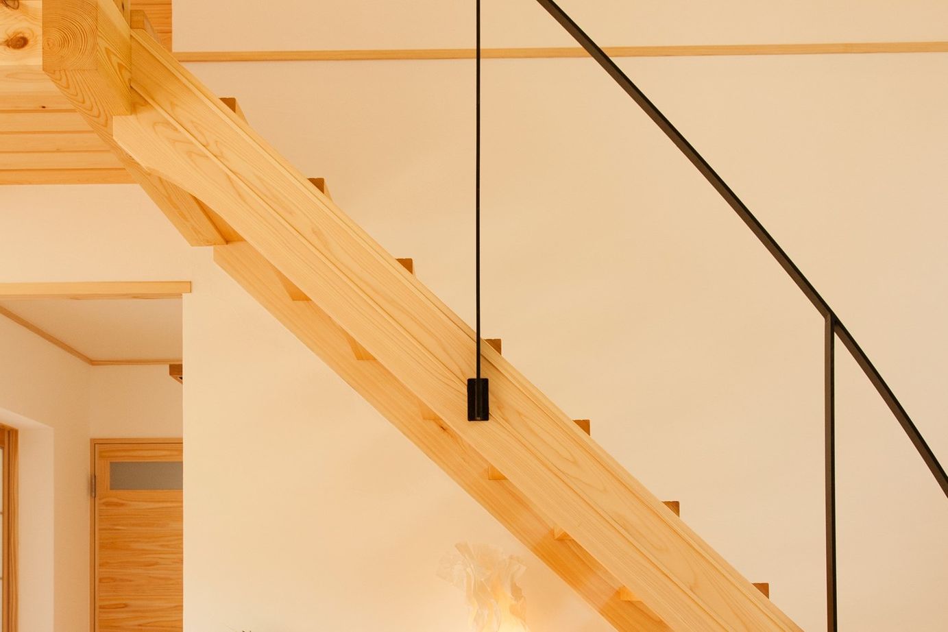 梶谷建設 土地の形状に合わせた高窓からの緑が美しい住まい【吹き抜け】【小上がり和室】【自然素材】の建築実例画像7