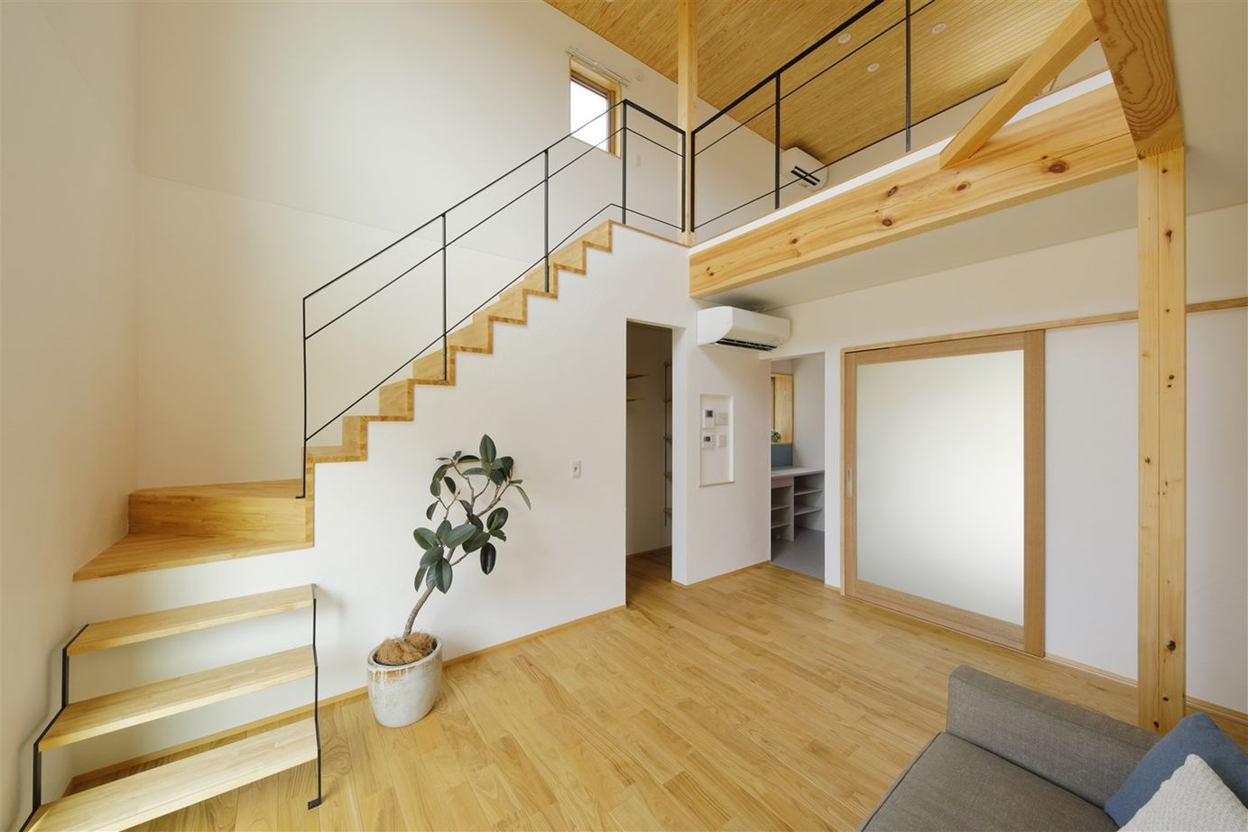 梶谷建設 どこにいても木のぬくもりと光が感じられる家の建築実例画像2