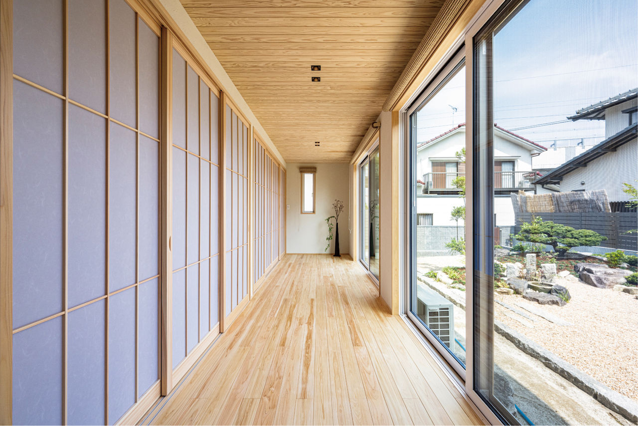 マルイチ 【滋賀県｜3000万円台】和の要素を大切にデザイン。リビングから中庭、和室から松の木を望む平屋の住まいの建築実例画像8
