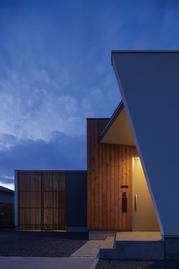 マルイチ LDKと繋がる2つの中庭が魅力。目隠しの工夫で外からの視線を気にすることなく開放的に暮らせる平屋の住まいの建築実例画像10