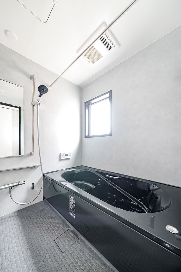 マルイチ 【滋賀県｜間取り有】吹き抜け＆アイランドキッチン、かゆいところに手が届くスタイリッシュで機能的な家の建築実例画像5