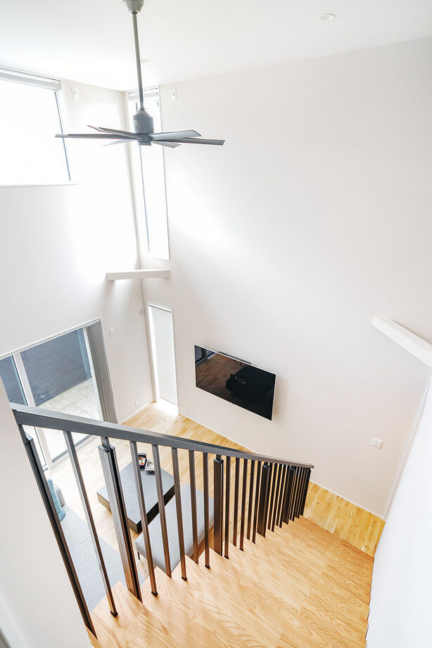 マルイチ 【滋賀県｜間取り有】吹き抜け＆アイランドキッチン、かゆいところに手が届くスタイリッシュで機能的な家の建築実例画像7