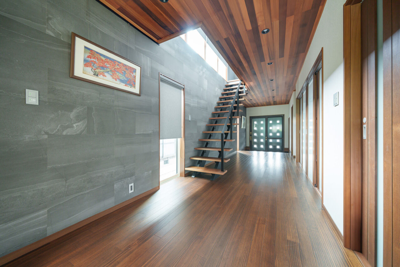 マルイチ 【滋賀県｜4000万円以上｜間取り有】素材の質感を大切に。大きな吹き抜けで繋がるモダンで美しい住まいの建築実例画像7