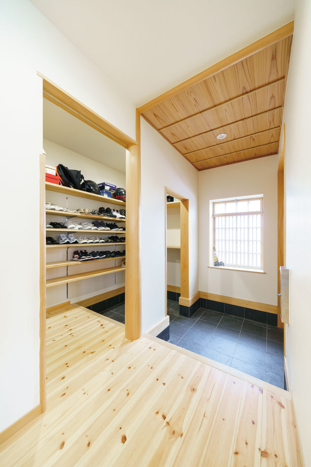 竹田工務店 【京都市・無垢材・2世帯住宅】京都産北山杉や地松を使い、造作を盛り込んだ大工の技が光る家の建築実例画像9