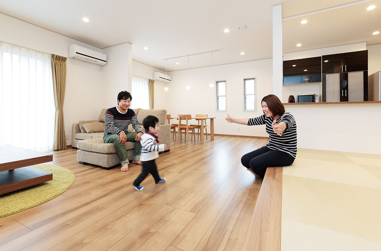 クレバリーホーム 【2000万円～2499万円／回遊動線／間取図有】使い勝手と好きなデザインを両立した大満足のマイホームの建築実例画像2