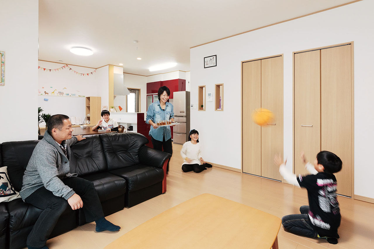 クレバリーホーム 【2000万円～2499万円／収納充実／間取図有】総タイルの外観と適切な収納計画で叶えた理想の住まいの建築実例画像2