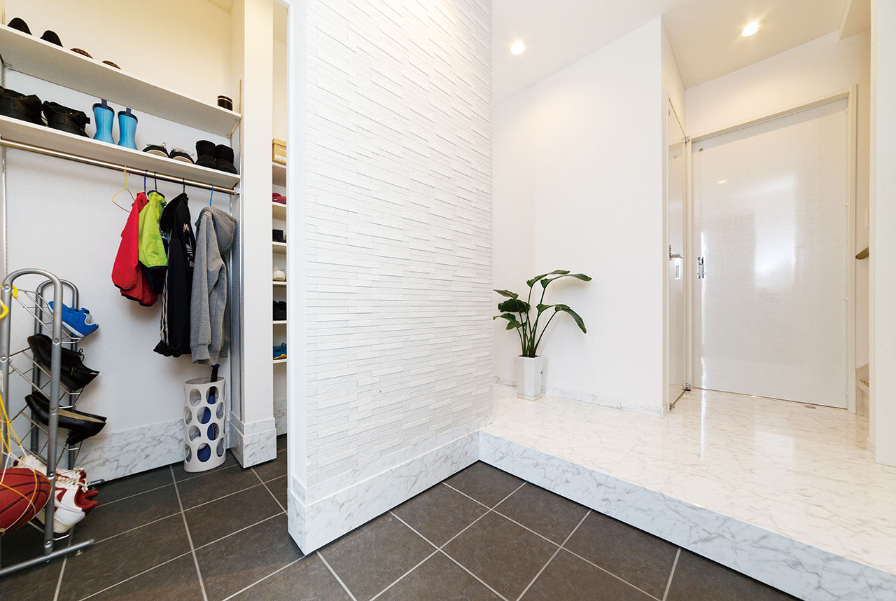 クレバリーホーム 【1500～1999万円／収納／家事ラク／間取図有】5人家族の笑顔を育む、団らんの白と癒しの黒の建築実例画像5