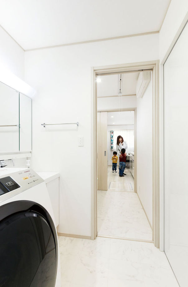 クレバリーホーム 【1500～1999万円／収納／家事ラク／間取図有】5人家族の笑顔を育む、団らんの白と癒しの黒の建築実例画像6