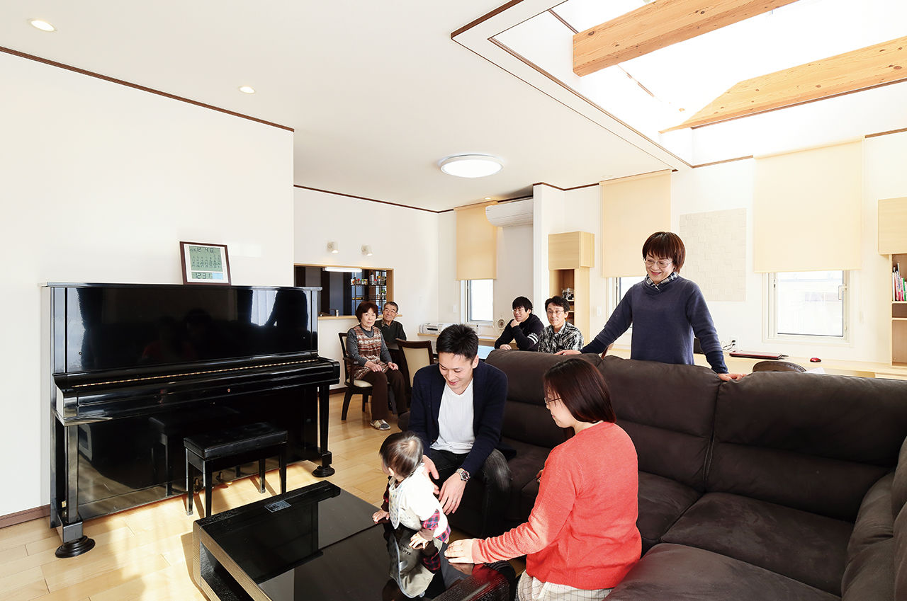 クレバリーホーム 【3000～3500万円／吹き抜け／間取図有】個々の時間も団らんの時間も、みんなが快適に暮らせる3世帯住宅の建築実例画像2