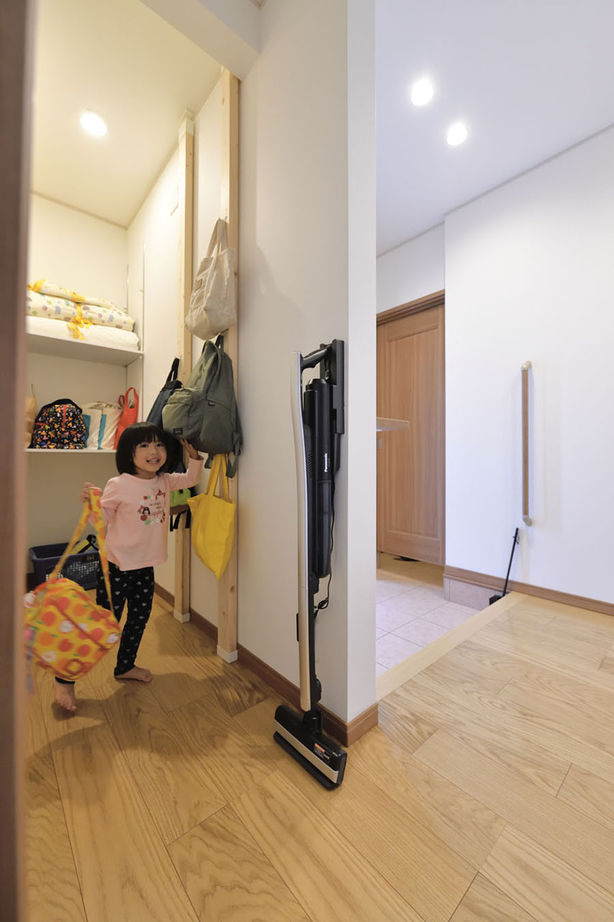 クレバリーホーム 【2000万円～2499万円／充実収納／家事がラク／間取図有】平屋の良さを採り入れた子育てしやすい2階建ての建築実例画像9