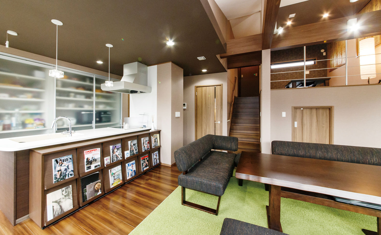 クレバリーホーム 【4000万円～4499万円／ガレージ／間取図有】「これぞ、大人の住処」。インナーガレージ＋2階リビングの家の建築実例画像4