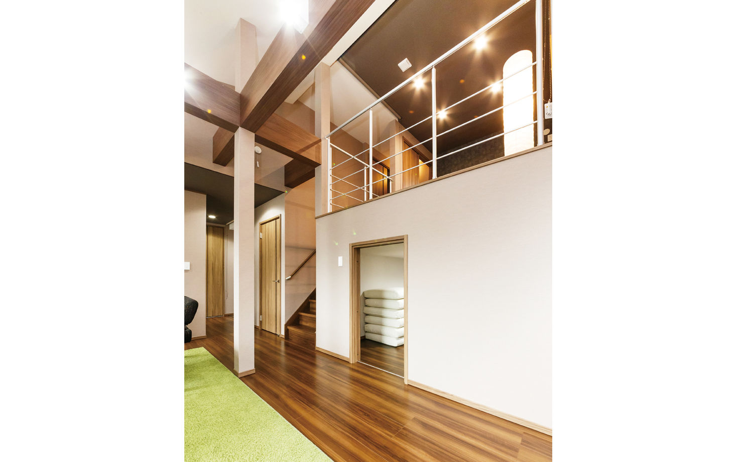 クレバリーホーム 【4000万円～4499万円／ガレージ／間取図有】「これぞ、大人の住処」。インナーガレージ＋2階リビングの家の建築実例画像5