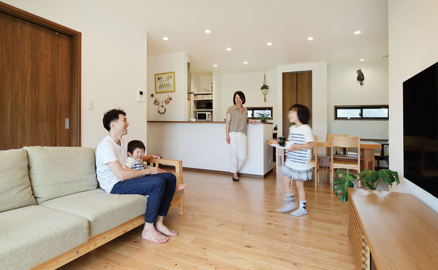 クレバリーホーム 【2500万円～2999万円／家事動線／収納充実／間取図有】共働き＆子育て世代が建てた、南欧テイストの住まいの建築実例画像2