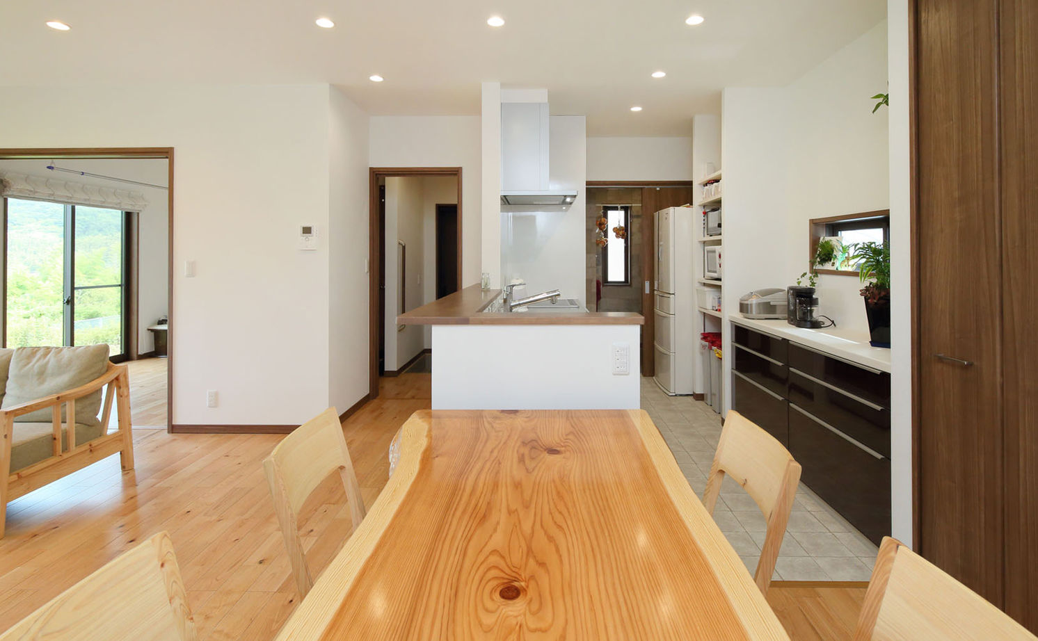 クレバリーホーム 【2500万円～2999万円／家事動線／収納充実／間取図有】共働き＆子育て世代が建てた、南欧テイストの住まいの建築実例画像4